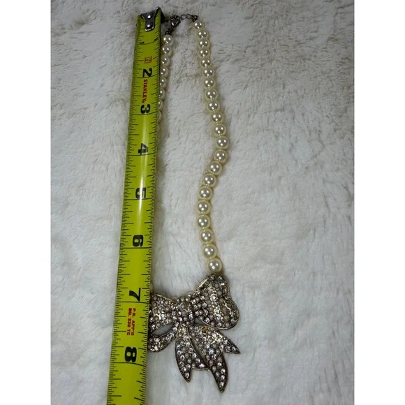 Vintage Glamorous Gold Tone Pearl Necklace with Sparkling Bow Pendant - Picture 5 of 5